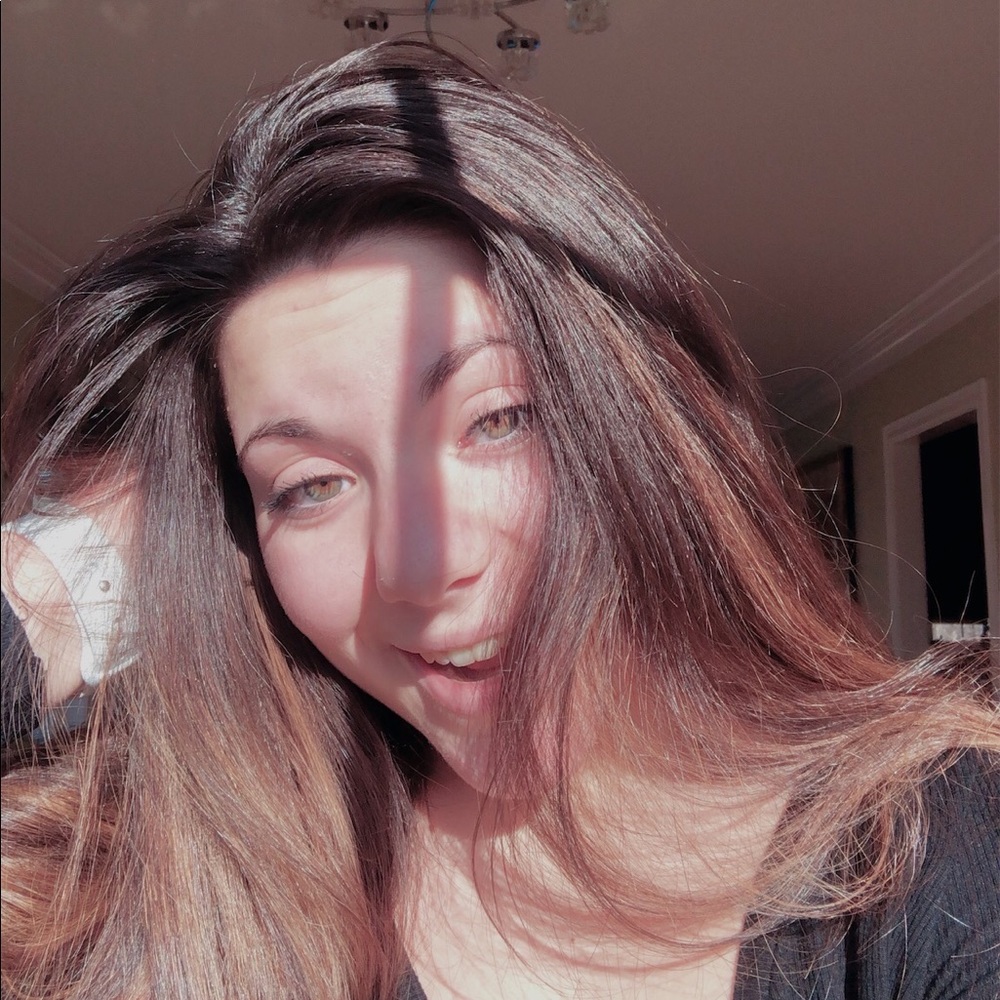Meet your Posher, Mia